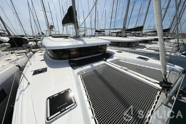 Lagoon 42 - Photo #18 Lagoon 42 - Yacht Charter Sailica
