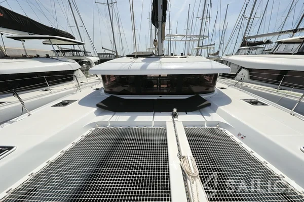 Lagoon 42 - Photo #17 Lagoon 42 - Yacht Charter Sailica