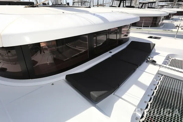 Lagoon 42 - Photo #35 Lagoon 42 - Yacht Charter Sailica