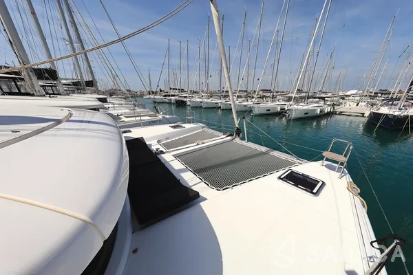 Lagoon 42 - Photo #20 Lagoon 42 - Yacht Charter Sailica