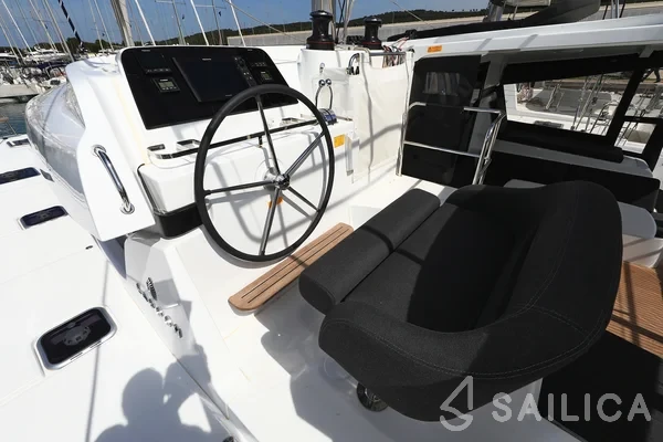 Lagoon 42 - Photo #13 Lagoon 42 - Yacht Charter Sailica