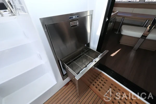 Lagoon 42 - Photo #7 Lagoon 42 - Yacht Charter Sailica