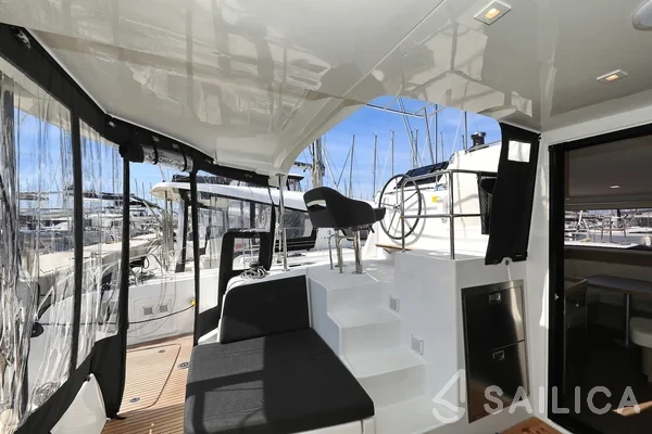 Lagoon 42 - Photo #9 Lagoon 42 - Yacht Charter Sailica