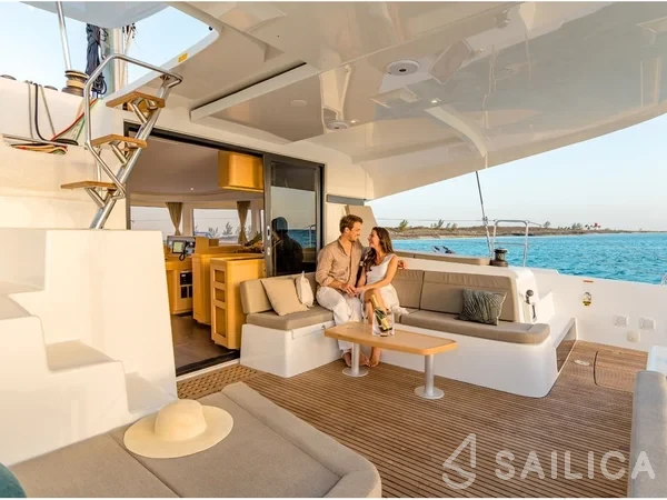 Lagoon 42 - Photo #23 Lagoon 42 - Yacht Charter Sailica