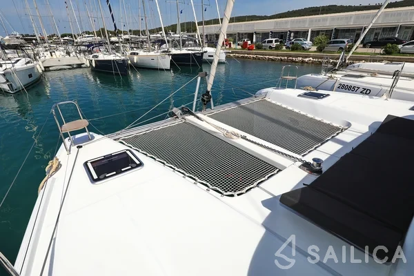 Lagoon 42 - Photo #15 Lagoon 42 - Yacht Charter Sailica