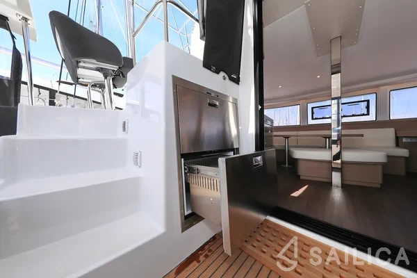 Lagoon 42 - Photo #8 Lagoon 42 - Yacht Charter Sailica