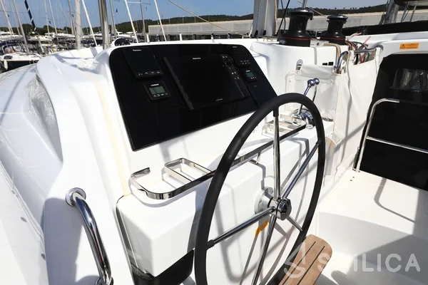 Lagoon 42 - Photo #14 Lagoon 42 - Yacht Charter Sailica