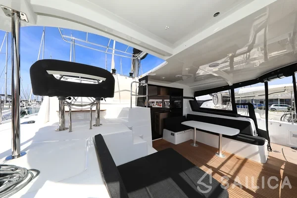 Lagoon 42 - Photo #28 Lagoon 42 - Yacht Charter Sailica