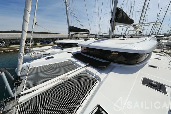 Lagoon 42 - Photo #16 Lagoon 42 - Yacht Charter Sailica