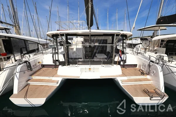 Lagoon 42 - Photo #30 Lagoon 42 - Yacht Charter Sailica