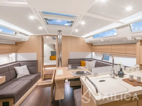 Hanse 418 - Yacht Charter Sailica