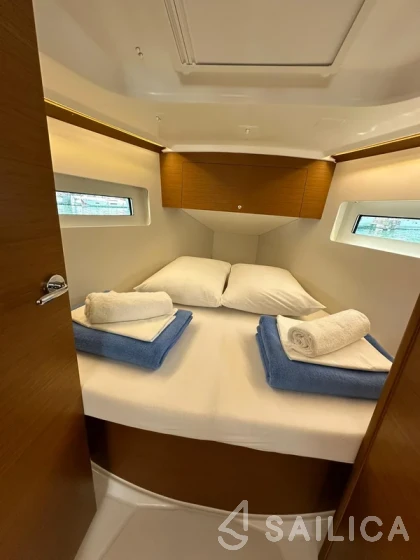Sun Odyssey 350 - Yacht Charter Sailica
