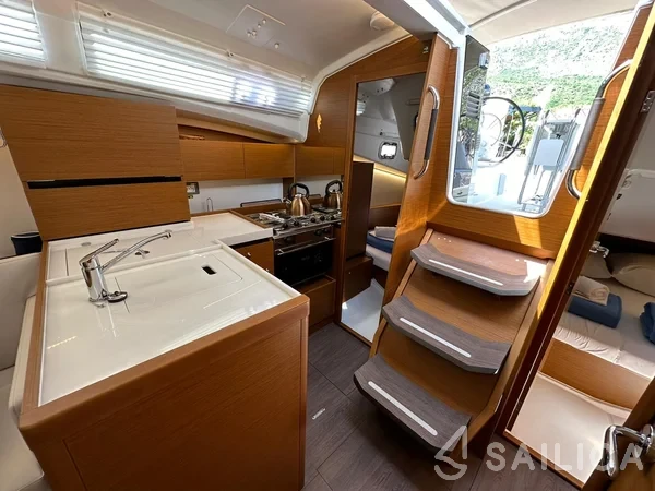Sun Odyssey 350 - Yacht Charter Sailica