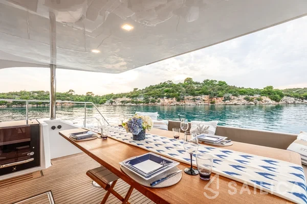Aventura 14 Power - Yacht Charter Sailica