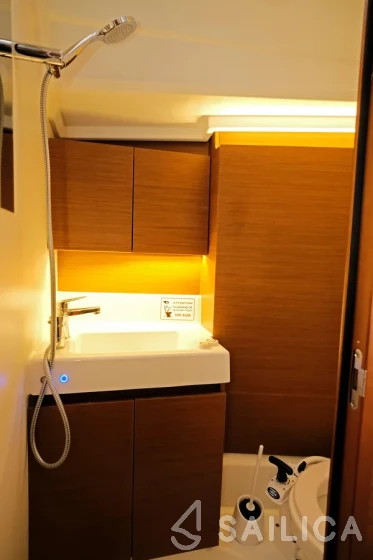 Sun Odyssey 380 - Photo #24 Sun Odyssey 380 - Yacht Charter Sailica