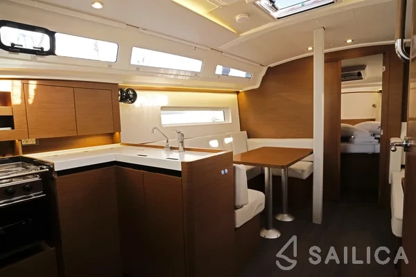 Sun Odyssey 380 - Photo #27 Sun Odyssey 380 - Yacht Charter Sailica