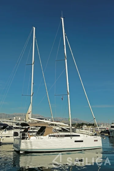 Sun Odyssey 380 - Photo #33 Sun Odyssey 380 - Yacht Charter Sailica