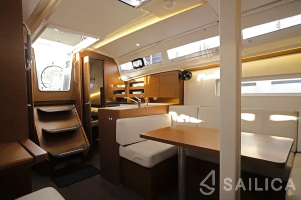 Sun Odyssey 380 - Photo #34 Sun Odyssey 380 - Yacht Charter Sailica