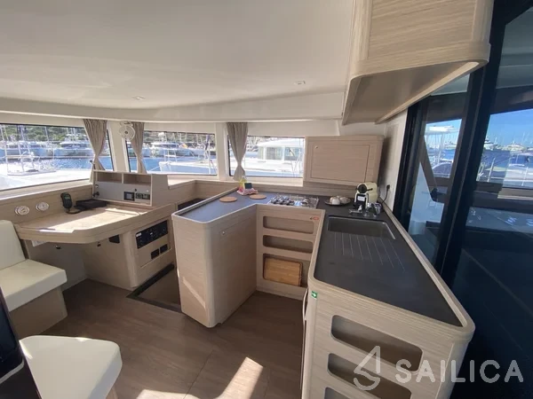 Lagoon 42 - Yacht Charter Sailica