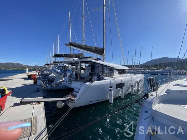 Lagoon 42 - Yacht Charter Sailica