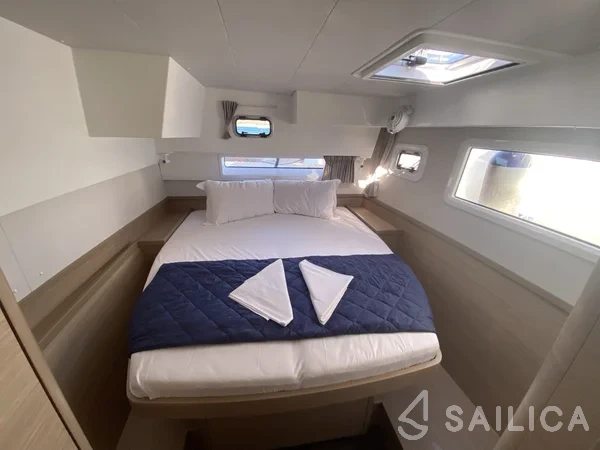 Lagoon 42 - Yacht Charter Sailica