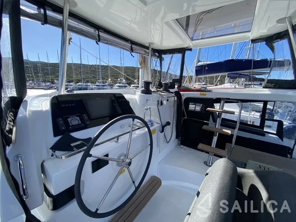 Lagoon 42 - Yacht Charter Sailica