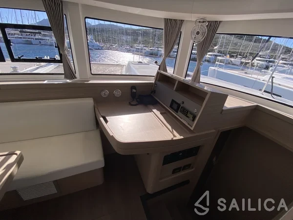 Lagoon 42 - Yacht Charter Sailica