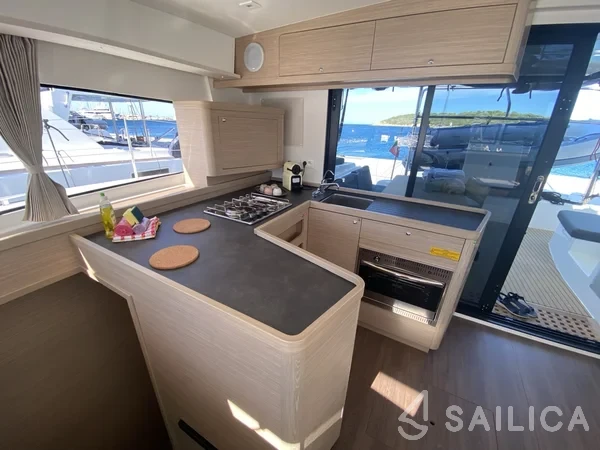Lagoon 42 - Yacht Charter Sailica