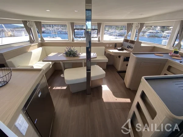 Lagoon 42 - Yacht Charter Sailica