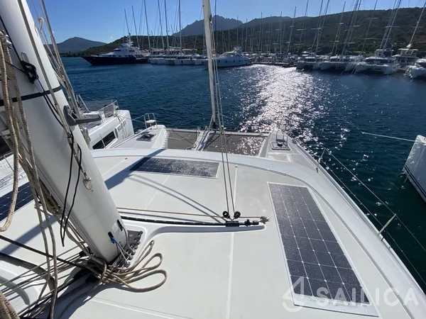 Lagoon 42 - Yacht Charter Sailica