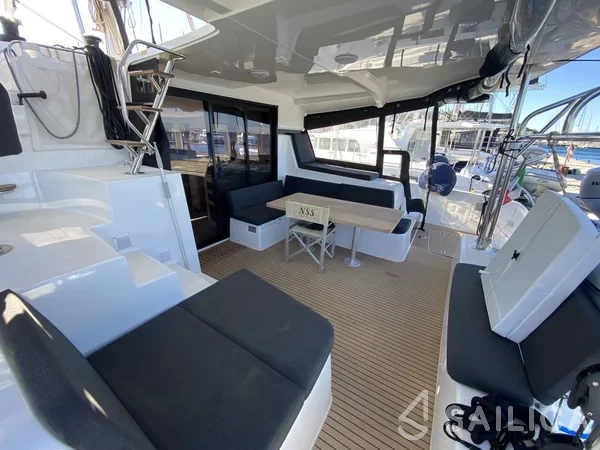 Lagoon 42 - Yacht Charter Sailica