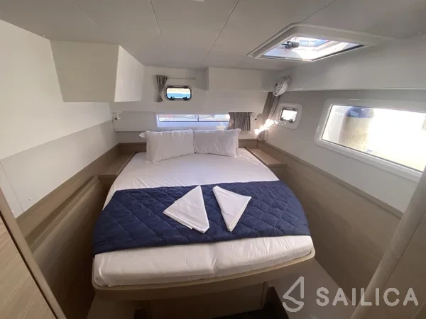 Lagoon 42 - Yacht Charter Sailica