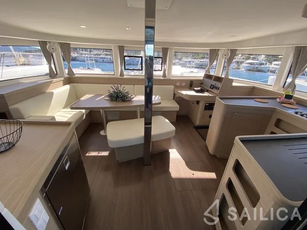 Lagoon 42 - Yacht Charter Sailica