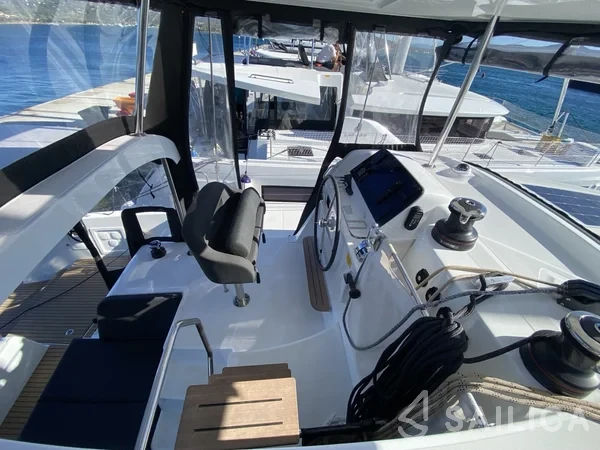 Lagoon 42 - Yacht Charter Sailica