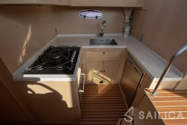 De Drait DeLuxe 42 - Yacht Charter Sailica