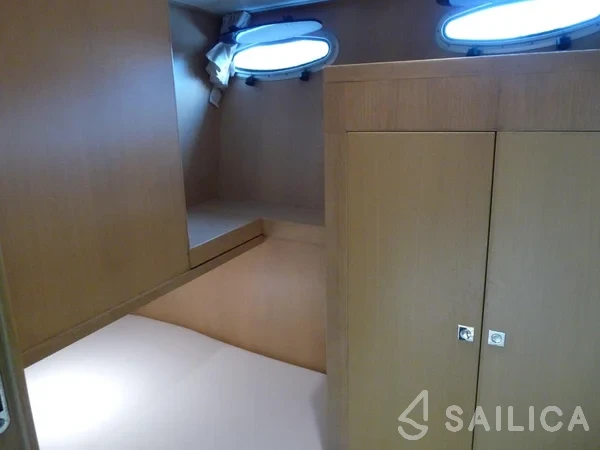 De Drait DeLuxe 42 - Yacht Charter Sailica