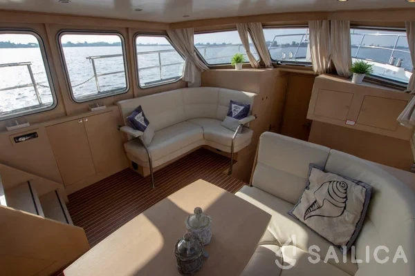 De Drait DeLuxe 42 - Yacht Charter Sailica
