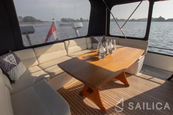 De Drait DeLuxe 42 - Yacht Charter Sailica