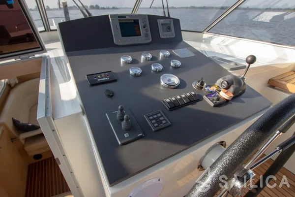 De Drait DeLuxe 42 - Yacht Charter Sailica