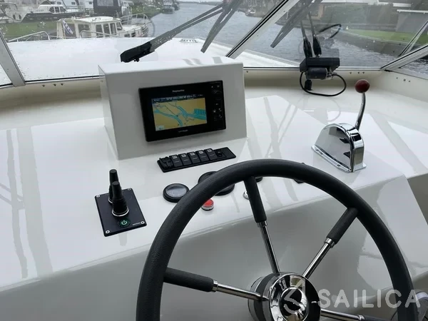 Hemmes 1400 - Yacht Charter Sailica