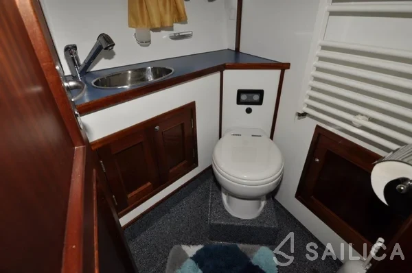 Hemmes 1400 - Yacht Charter Sailica