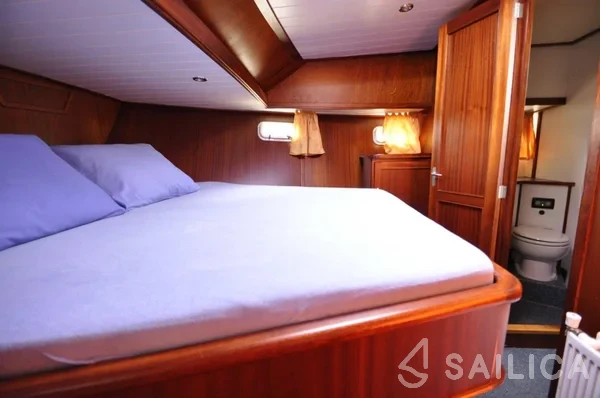 Hemmes 1400 - Yacht Charter Sailica