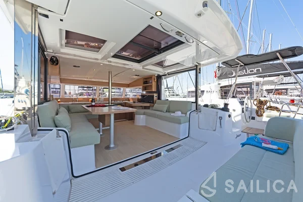 Bali Catsmart - Yacht Charter Sailica