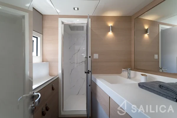 Aventura 45 - Yacht Charter Sailica