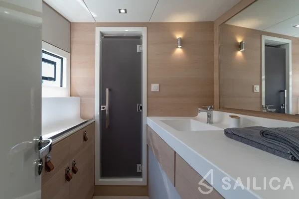 Aventura 45 - Yacht Charter Sailica