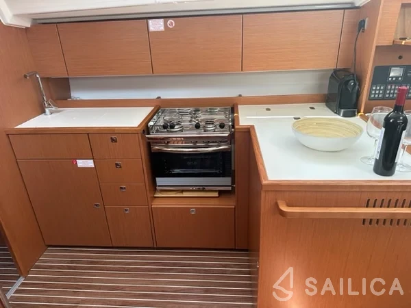 Bavaria C42 - Yacht Charter Sailica