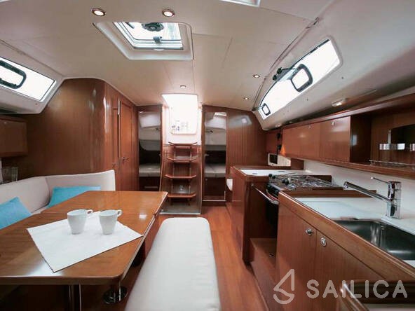 Oceanis 40.1 - Yacht Charter Sailica