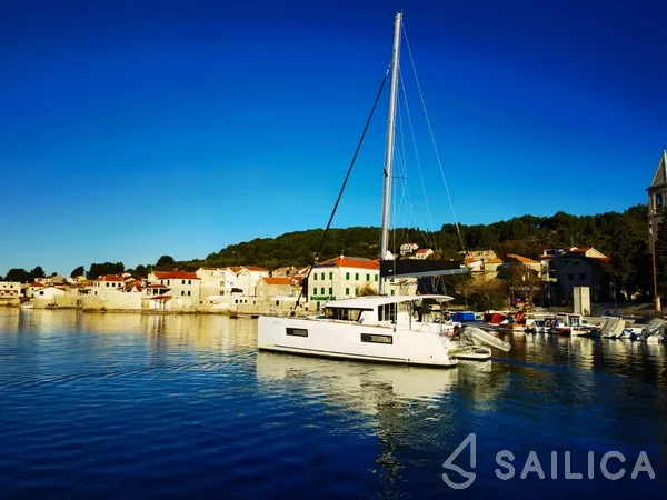 Lagoon 40 - Yacht Charter Sailica