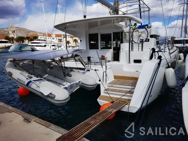 Lagoon 40 - Yacht Charter Sailica