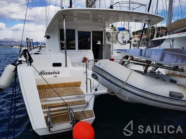 Lagoon 40 - Yacht Charter Sailica